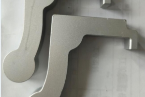 六系工业铝合金型材粗晶产生与夹层控制